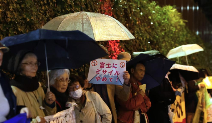 日本多地民众抗议政府强行部署远程导弹